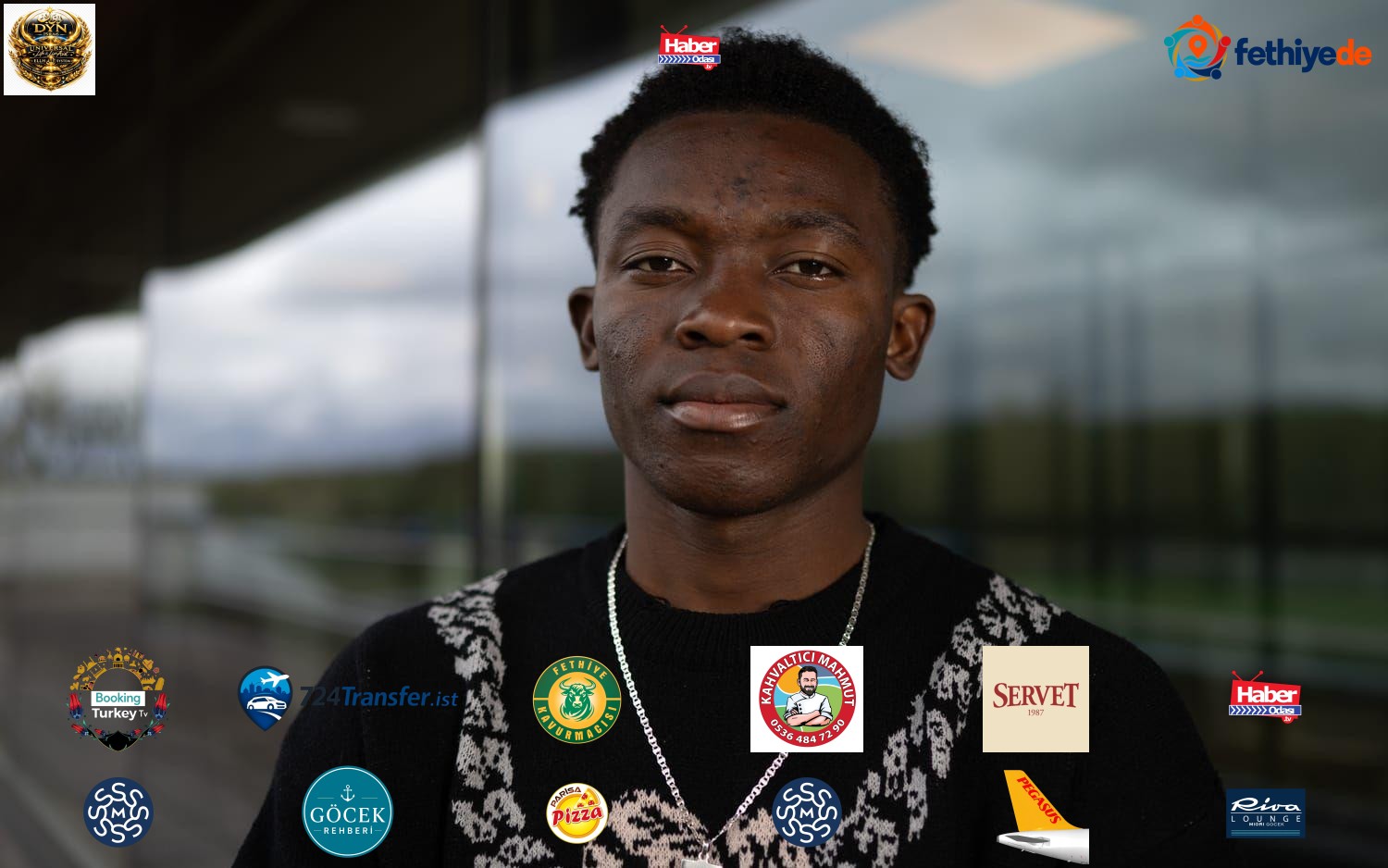 Abdoulaye Doumbia Hacken forması giyiyor.