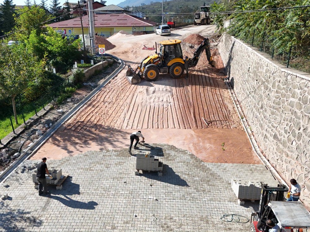 Mevlana Caddemizde Üstyapı Çalışmalarımız Aralıksız Devam Ediyor