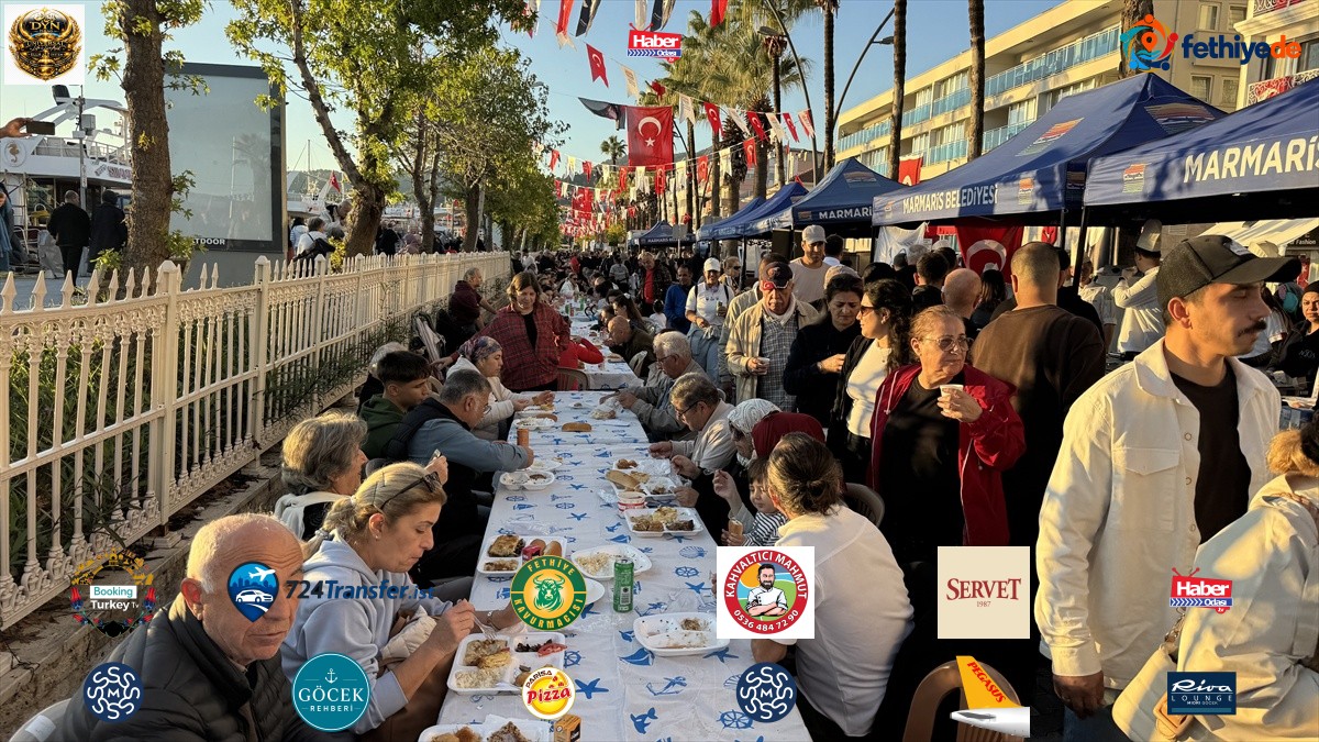 Marmaris'te Cumhuriyet'in 103. yılında vatandaşlar Cumhuriyet Sofrası'nda buluştu