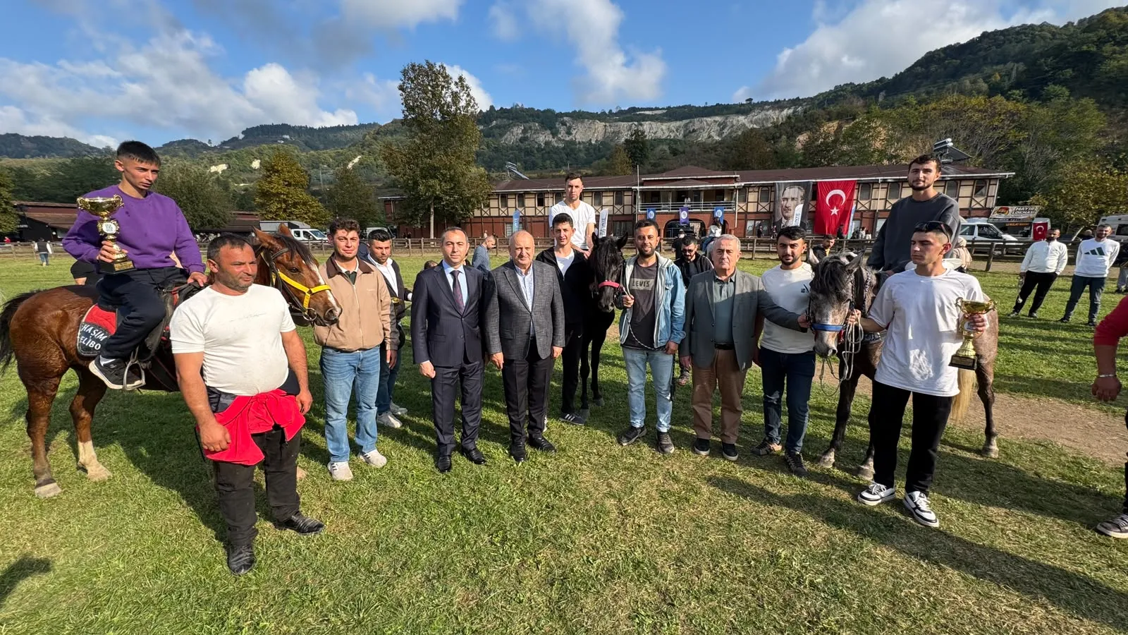 Cumhuriyet Kupası Rahvan At Yarışları Ünye’de Büyük Coşkuyla Gerçekleştirildi - Ünye Belediyesi