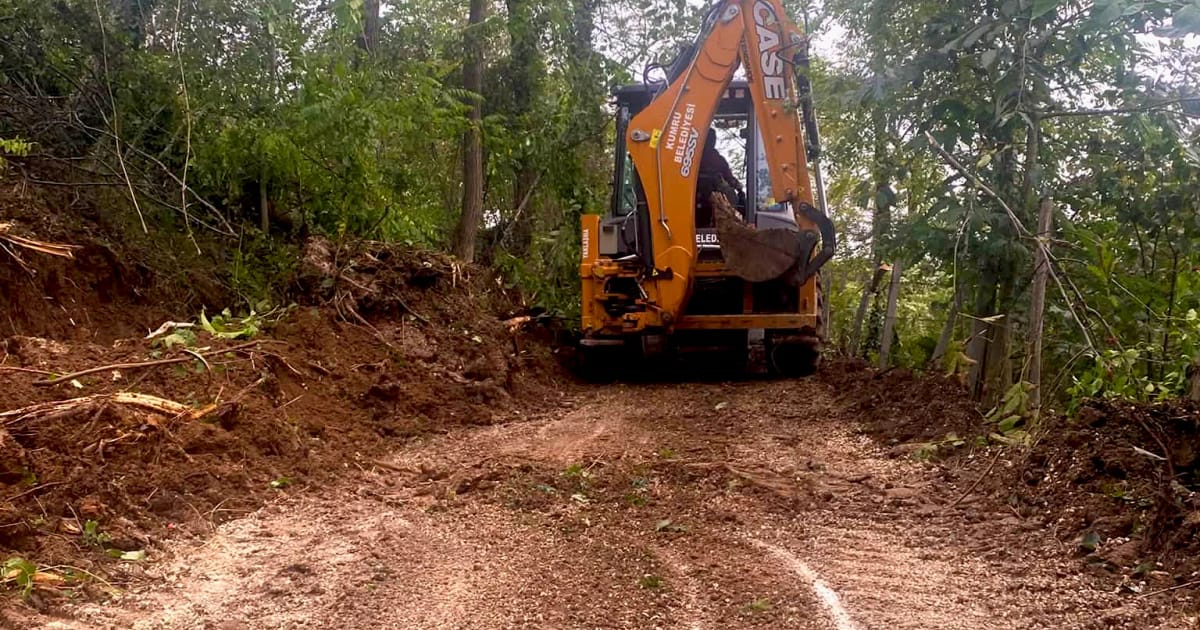 Tekkeköy ile Gökçeli’yi Bağlayan Güzergâhta Yol Açma ve Genişletme Çalışması Başladı