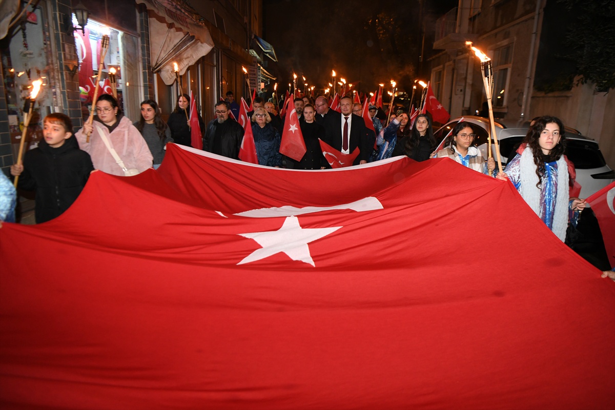 Çanakkale'de 103. yıl için Gelibolu ve Lapseki'de fener alayı düzenlendi