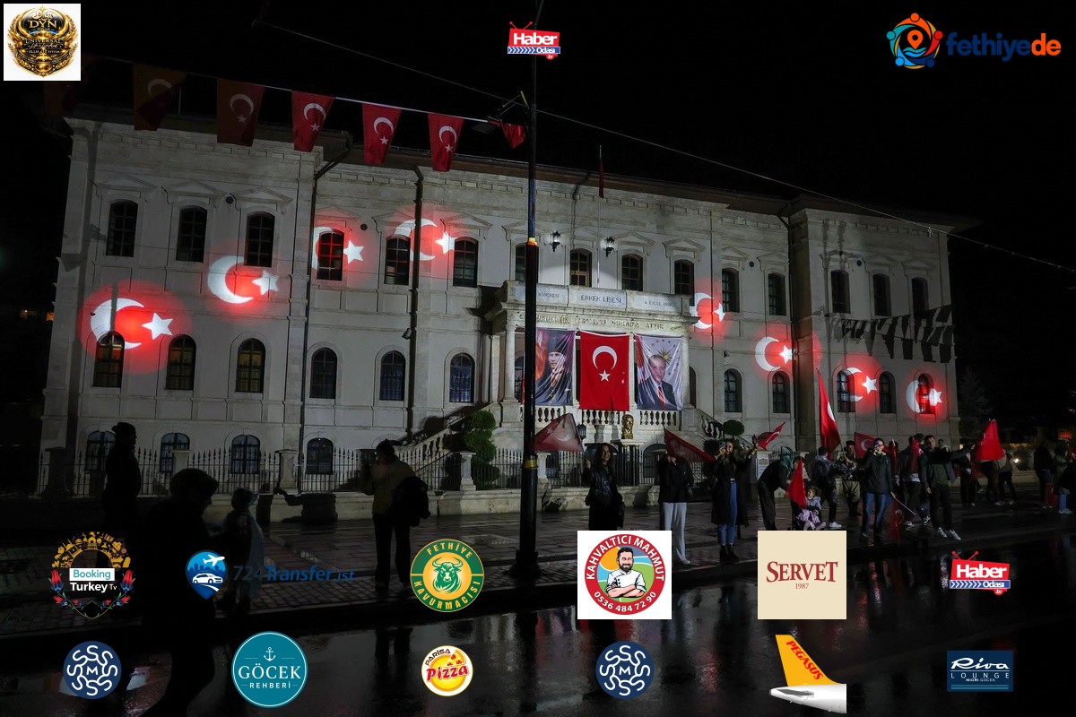 Sivas'ta Cumhuriyet'in 103. yıl dönümü kortej yürüyüşü ve havai fişeklerle kutlandı