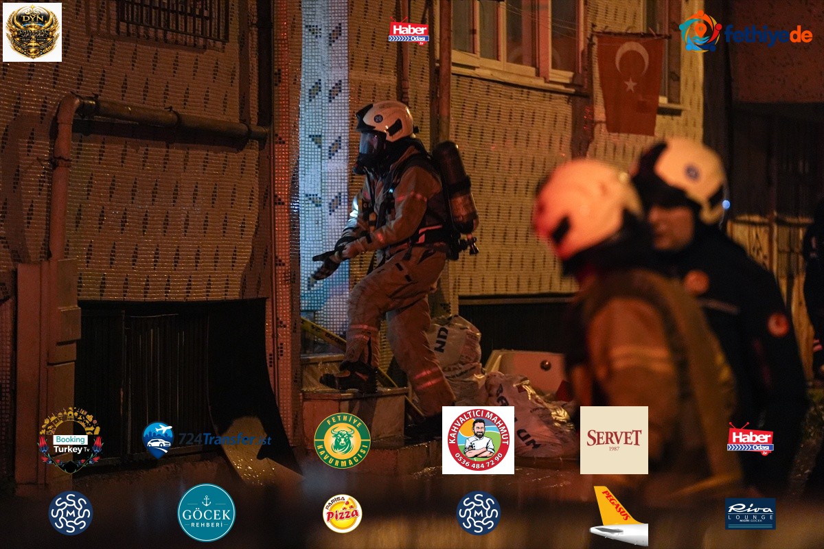 Kağıthane'de 5 katlı binanın çatı katındaki yangın dar sokaklara karşın söndürüldü