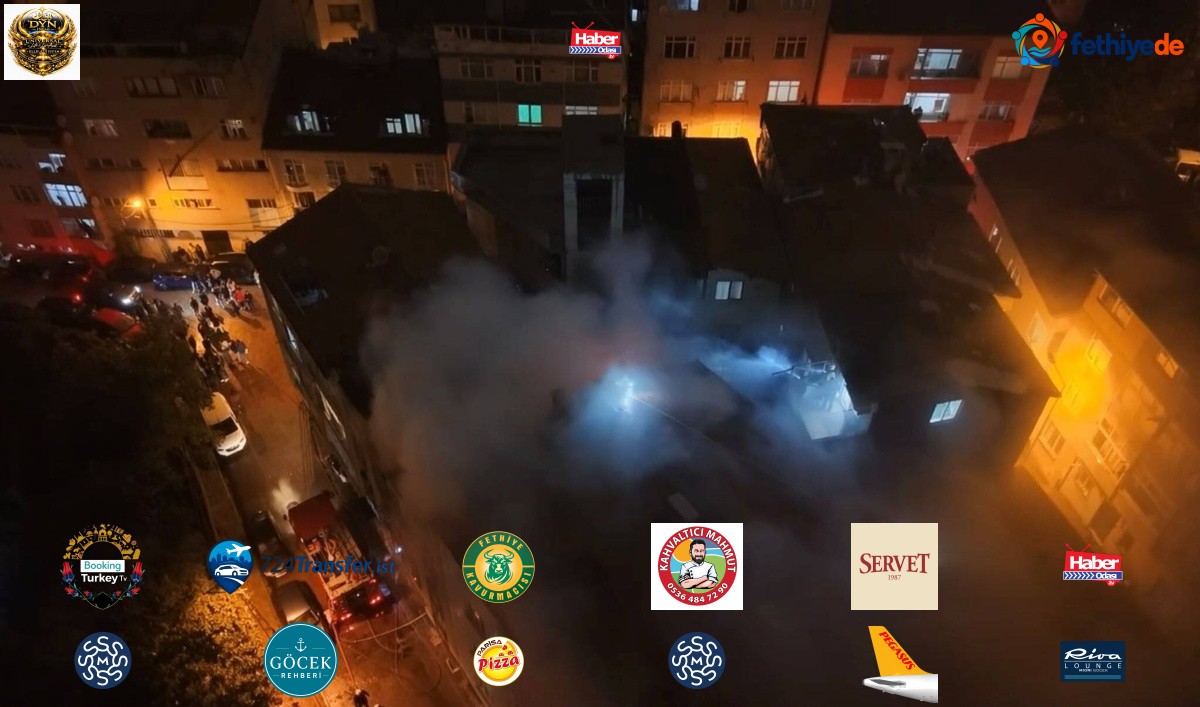 Kağıthane'de 5 katlı binadaki yangın çatıya sıçradı, yaklaşık 1 saatte söndürüldü