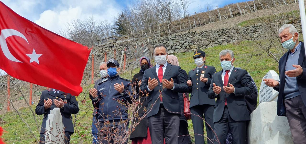 18 Mart Çanakkale Zaferimizin 106. yıl dönümü münasebetiyle Şehitlerimizi kabri başlarında dualarla andık.