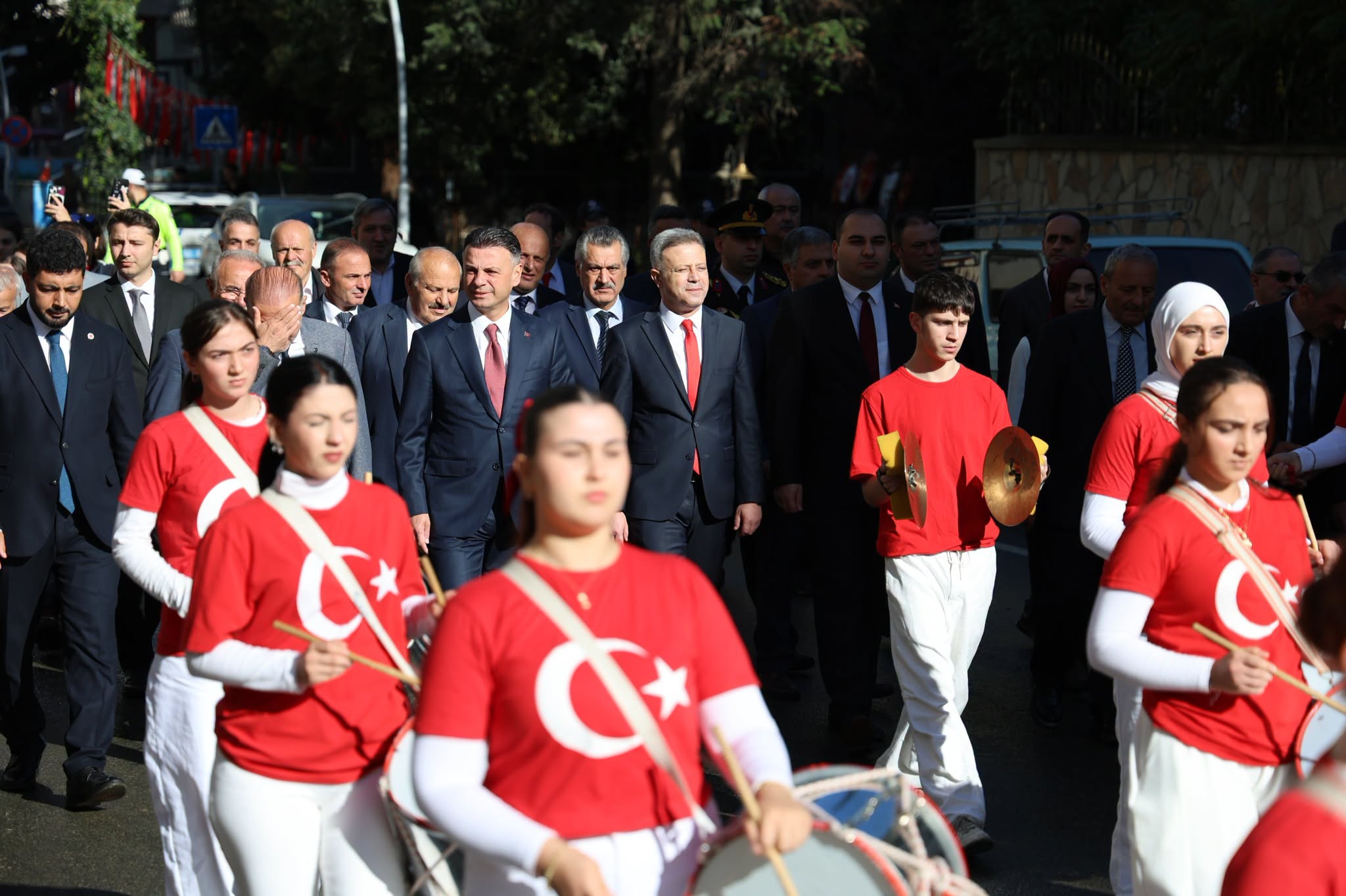 Cumhuriyet Bayramımızın 103. yıldönümü münasebetiyle Maçka Kapalı Spor Salonu’nda düzenlenen kutlama programına katıldık.