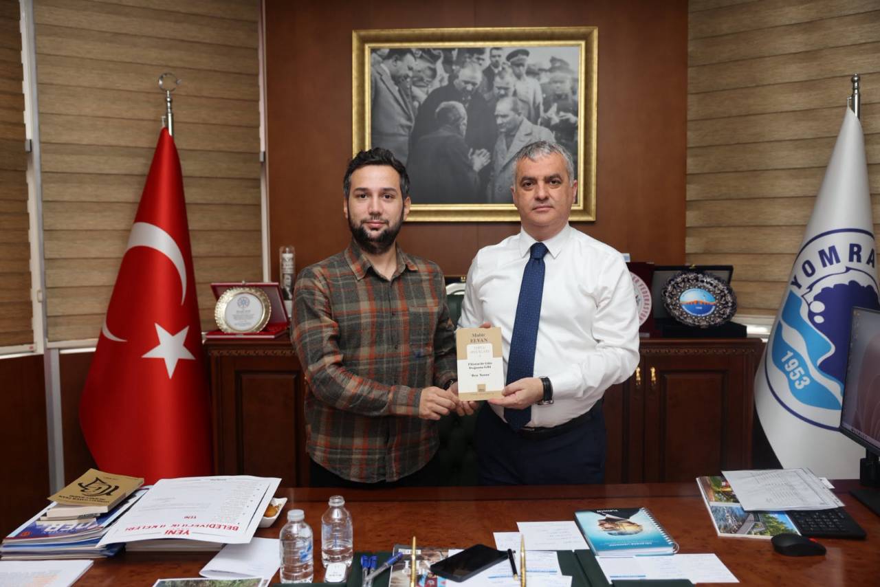 Trabzon Devlet Tiyatrosu Sanatçısı Başkanımızı Makamında Ziyaret Etti