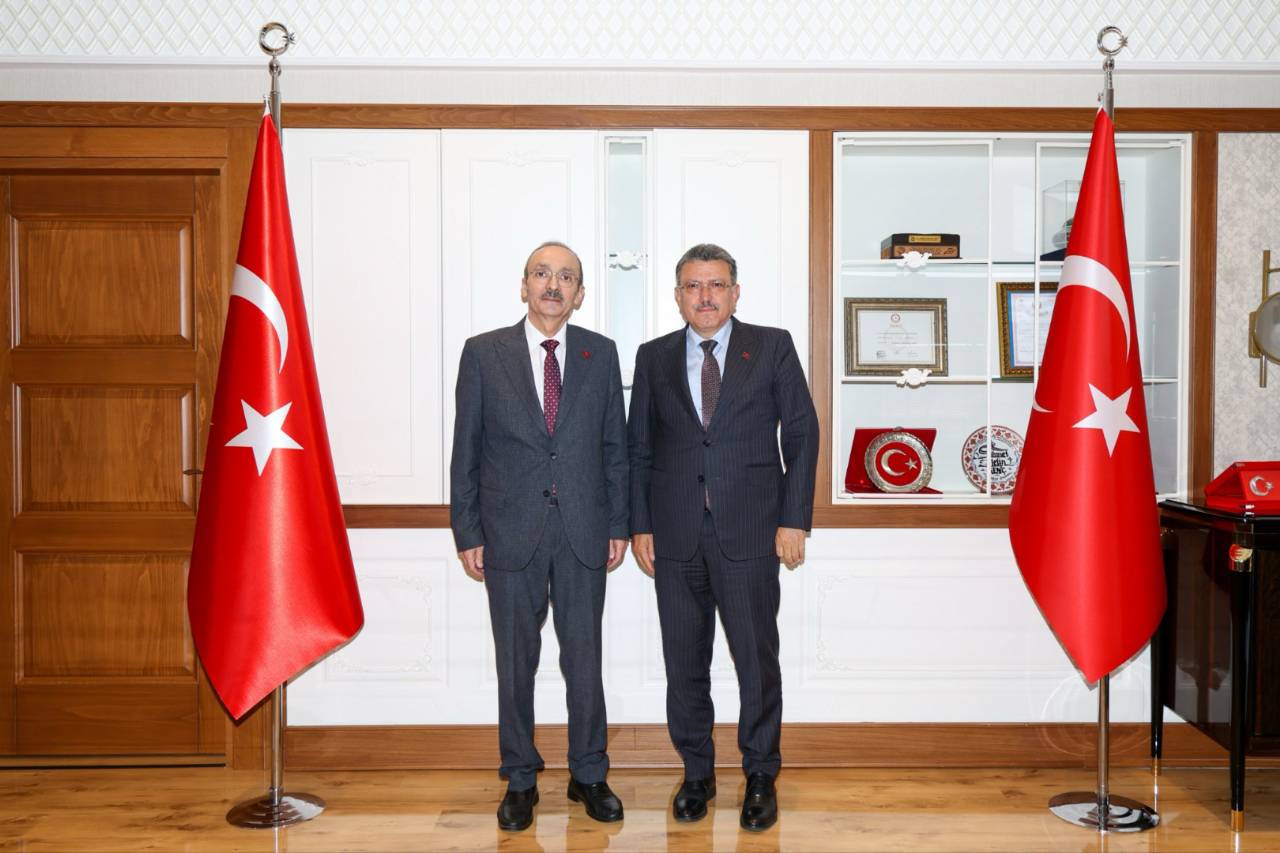 TBB Başkanımız Sn. Ahmet Metin Genç Bey'e nazik ev sahiplikleri için teşekkür ediyor,vazifelerinde kolaylıklar diliyorum