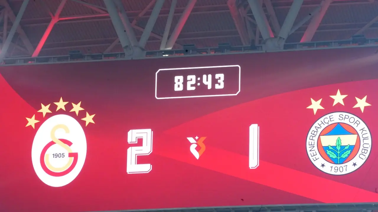 Fenerbahçe derbisindeki gönderme Galatasaray'a pahalıya patladı!