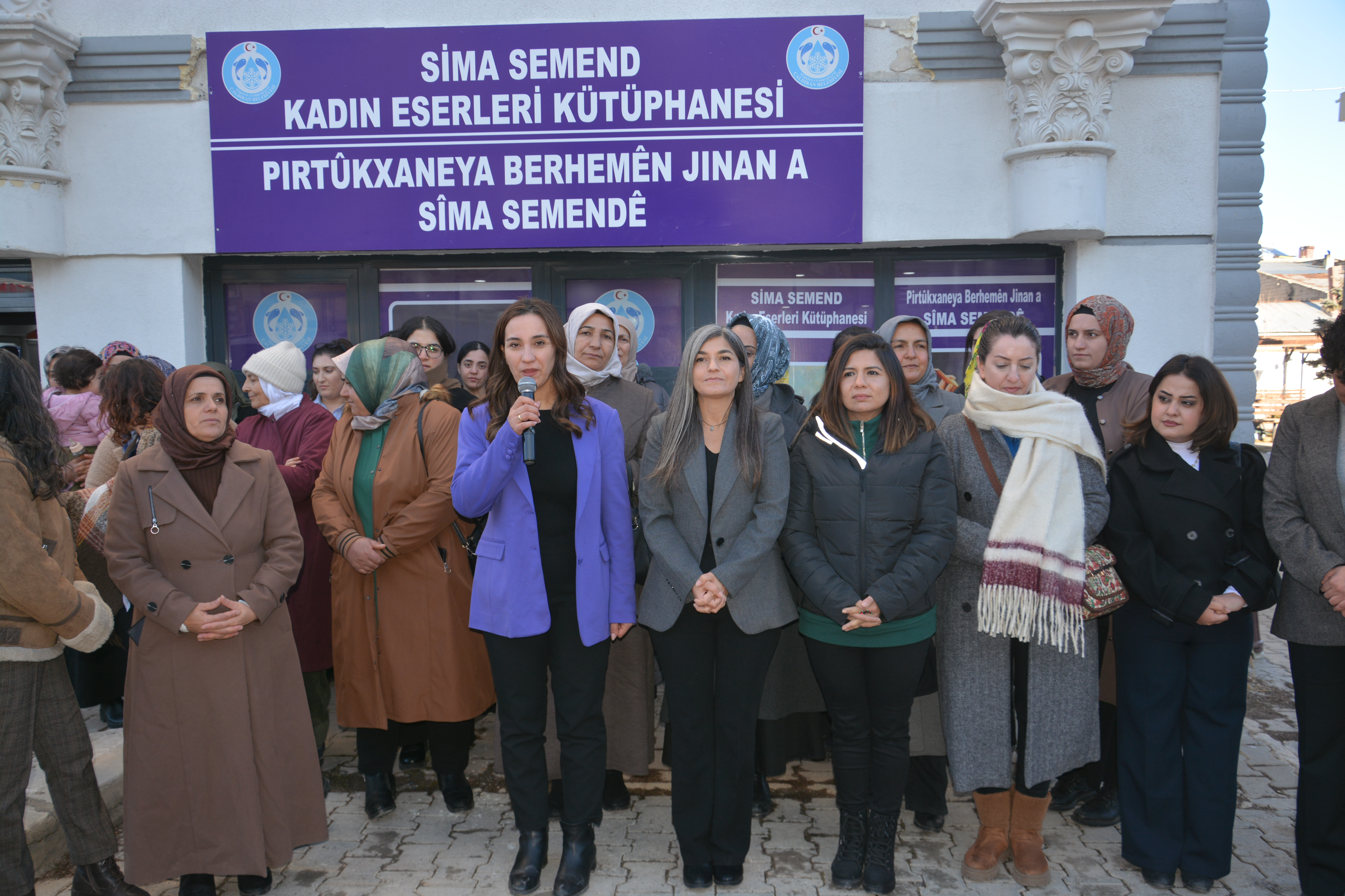 Sima Semend Kadın Eserleri Kütüphanesi Coşkulu Bir Açılışla Kapılarını Açtı
