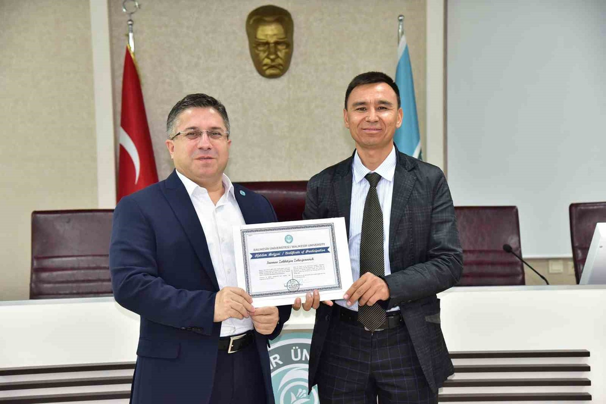 Özbekistan'dan gelen 9 akademisyene Balıkesir Üniversitesinde sertifika verildi
