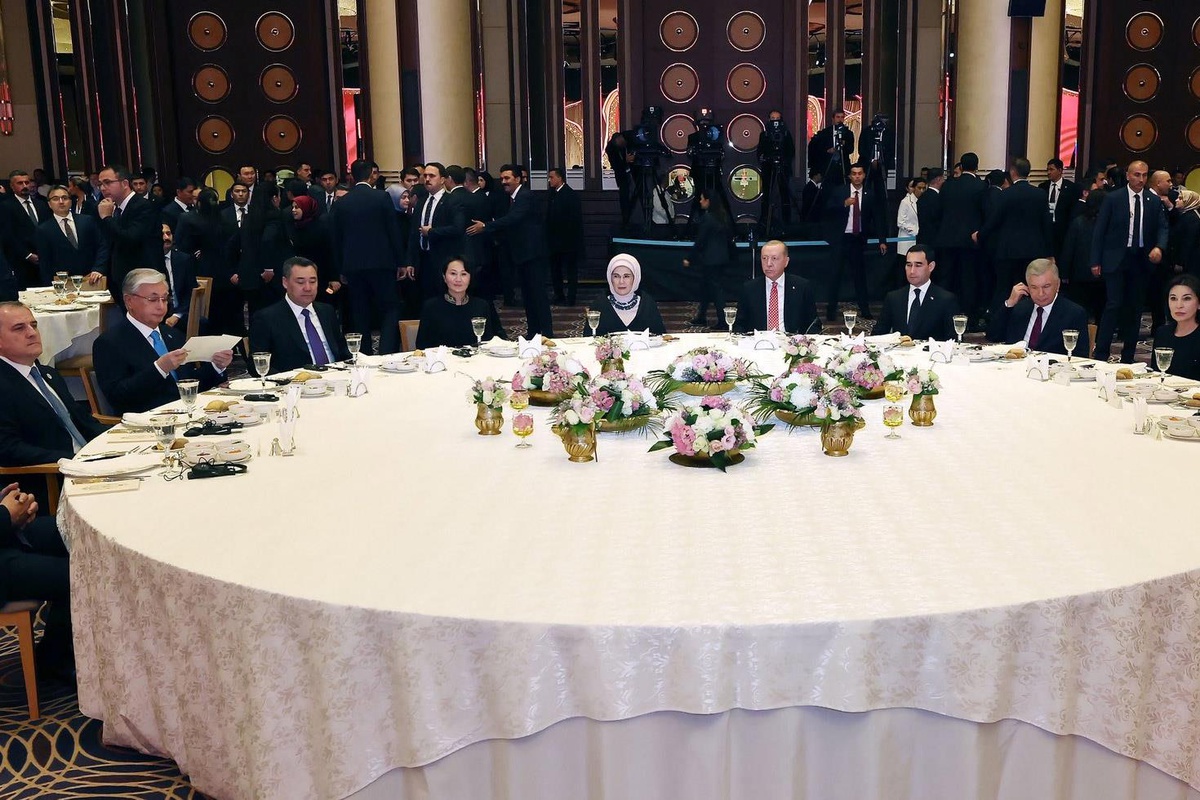 Emine Erdoğan'dan Türk dünyasına birlik mesajı