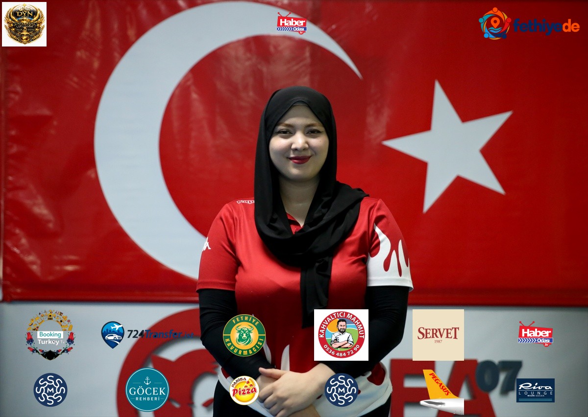 Eski milli tekvandocu Zülal Altın sakatlıklar sonrası fizyoterapist oldu.