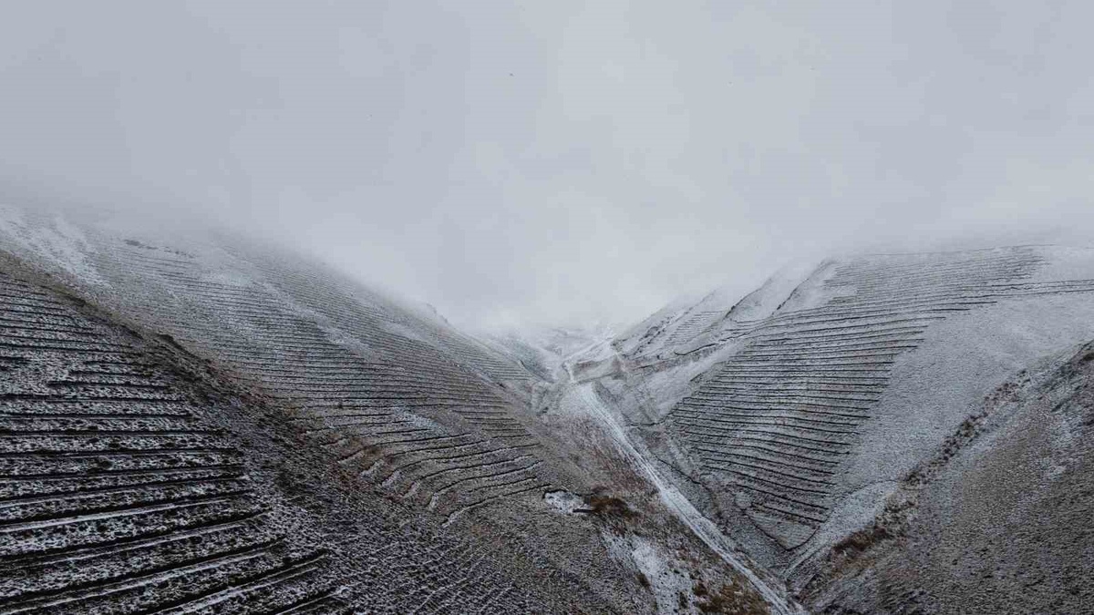 Erzurum'da Palandöken'in zirvesi kar tuttu, sıcaklık eksi 3,3 dereceye indi