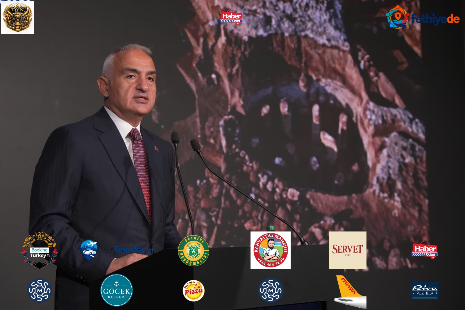 Bakan Ersoy, önümüzdeki dönemde ana pazarlardaki konumlarını korurken büyüme potansiyeli yüksek pazarlardaki çalışmaları yoğunlaştıracaklarını açıkladı.