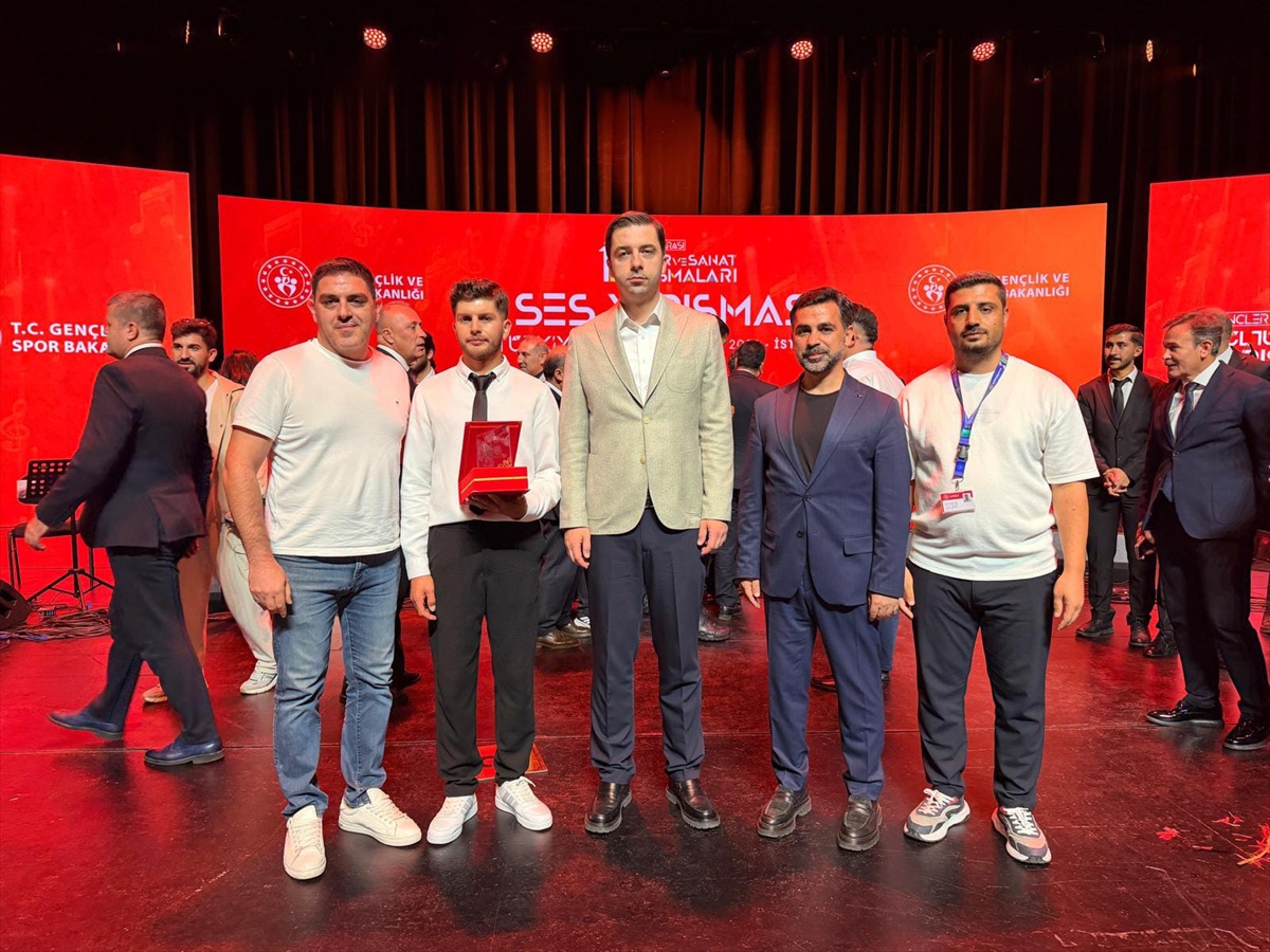 Diyarbakırlı genç, Türkiye finalinde Celal Güzelses'in eseriyle üçüncü oldu
