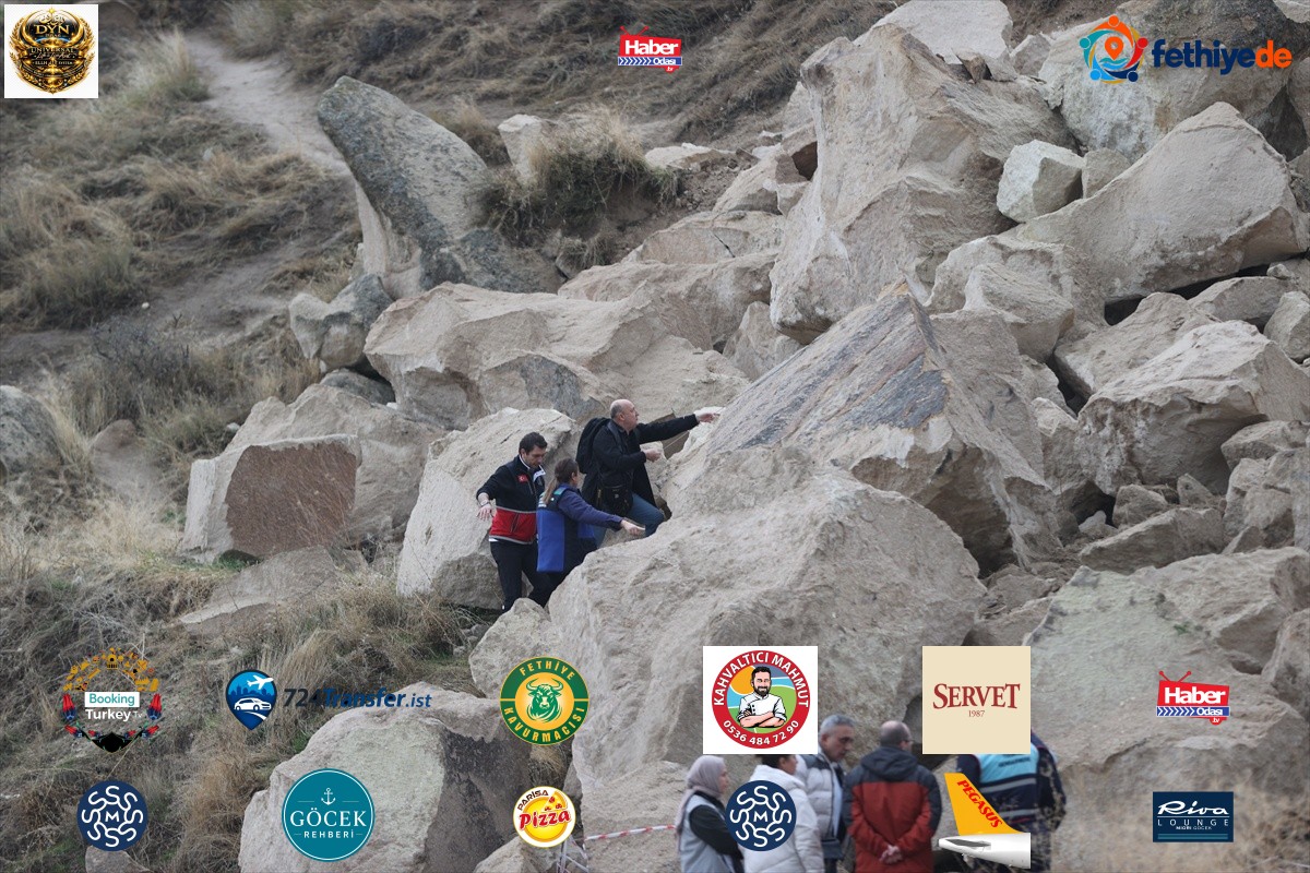 Göreme'de 3 kişinin öldüğü peribacası kazası alanında enkaz kaldırılıyor