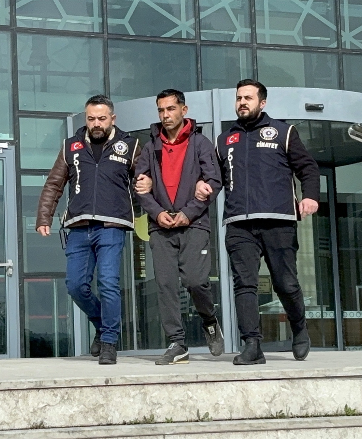 Kırıkkale'de babasını bıçakla öldüren zanlı hakimlikçe tutuklandı