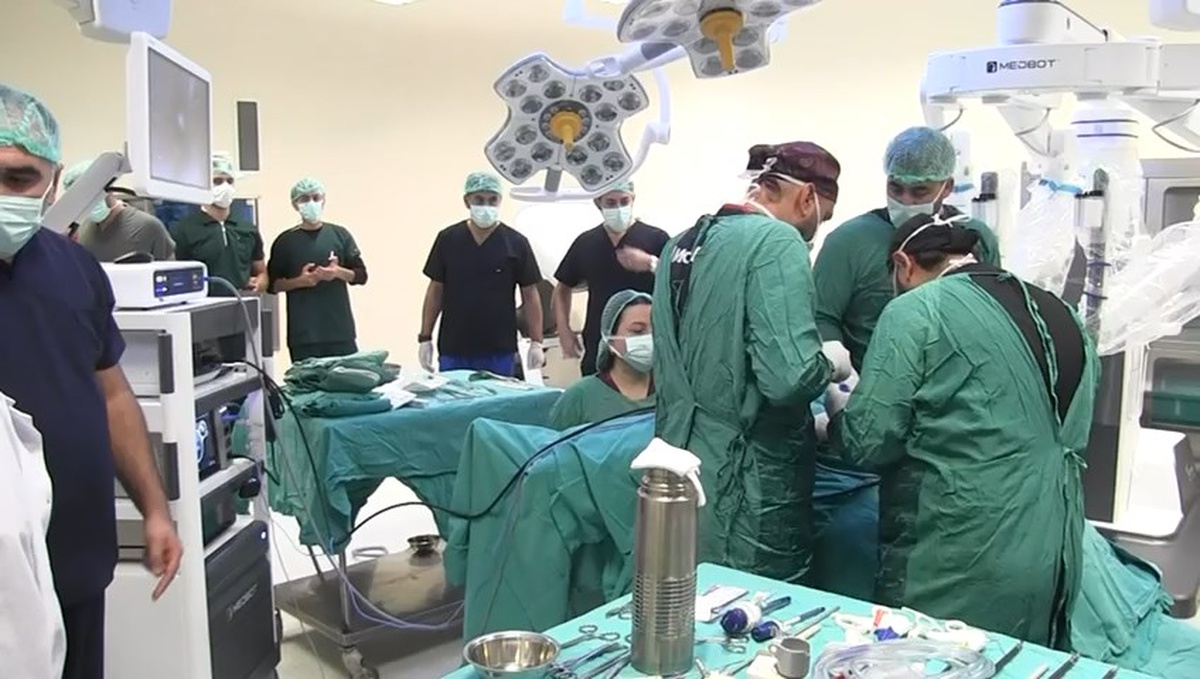 Şanlıurfa'da 12 cm kistik kitle ilk kez robotik cerrahiyle çıkarıldı