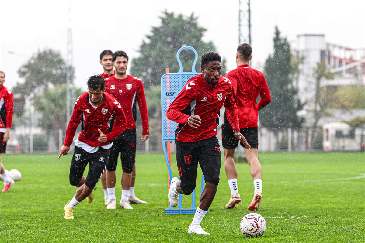 Samsunspor Başakşehir maçı hazırlığını sürdürdü, sakat iki oyuncu ayrı çalıştı