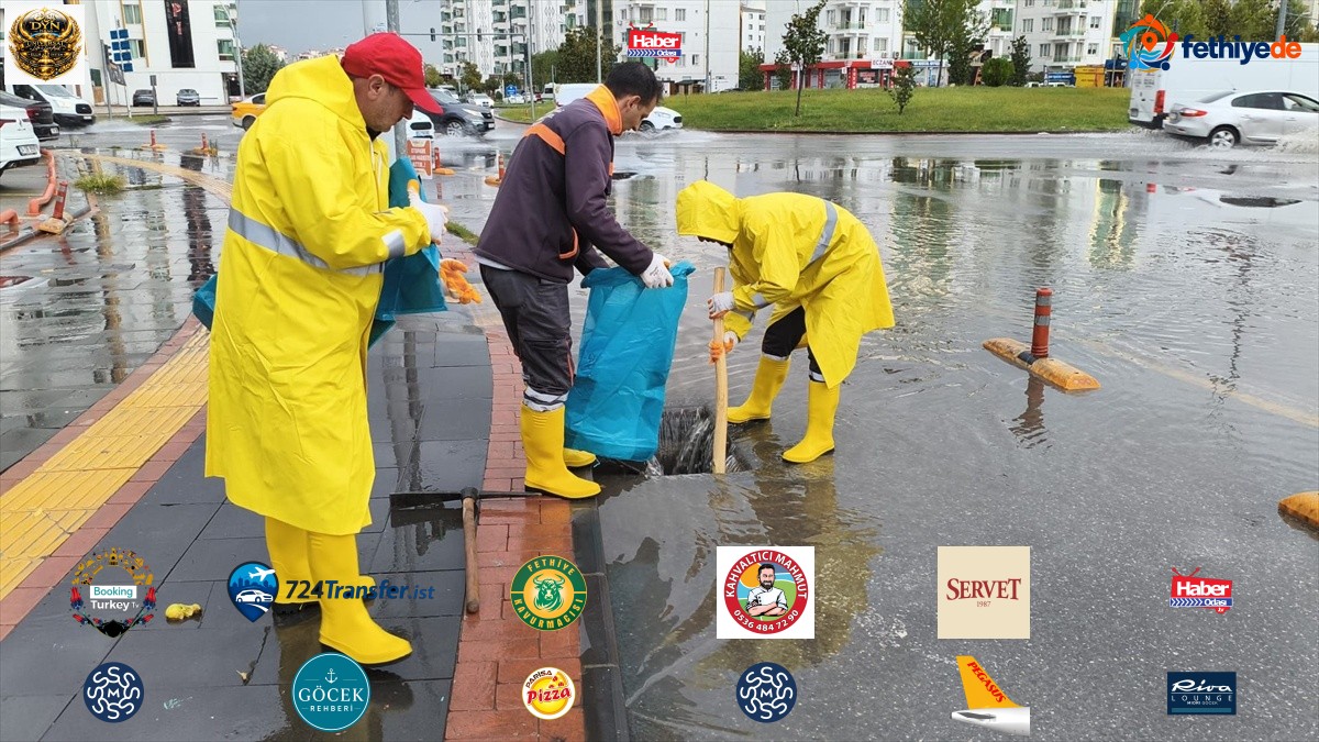Diyarbakır'da sağanak su birikintileri oluşturdu, DİSKİ 160 noktada müdahale etti