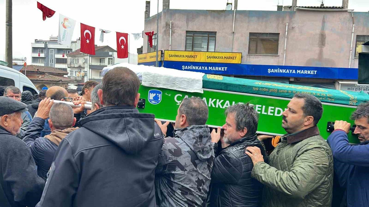 Çanakkale'deki kazada ölen sürücü Umurbey'de toprağa verildi