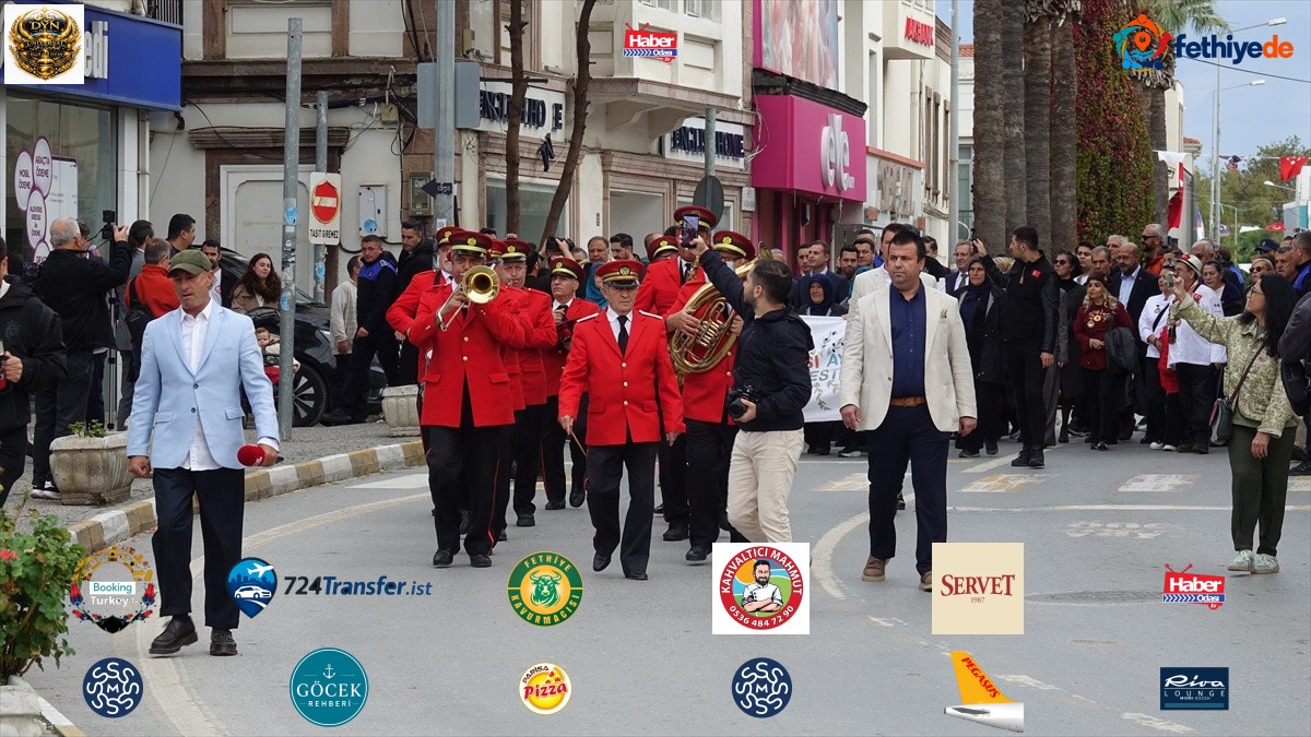 Balıkesir Ayvalık'ta 21. Zeytin Hasadı ve Turizm Festivali kortejle başladı