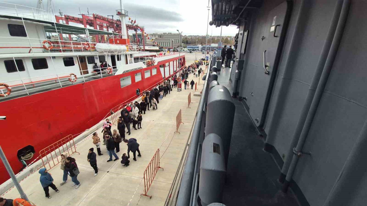 Tekirdağ'da Cumhuriyet Bayramı'nda TCG Işın'ı 4 bin kişi gezdi