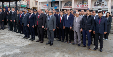 Başkan Özaşkın’dan Cumhuriyetin 103. Yılında Çelenk Sunumu