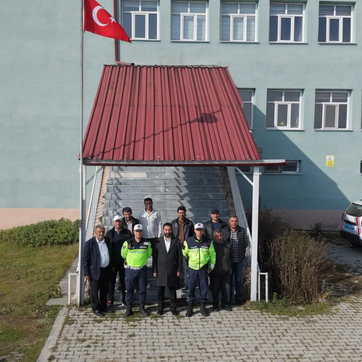 Ardahan Çıldır'da 8 okul servis aracı denetlendi, eksikler için uyarı yapıldı