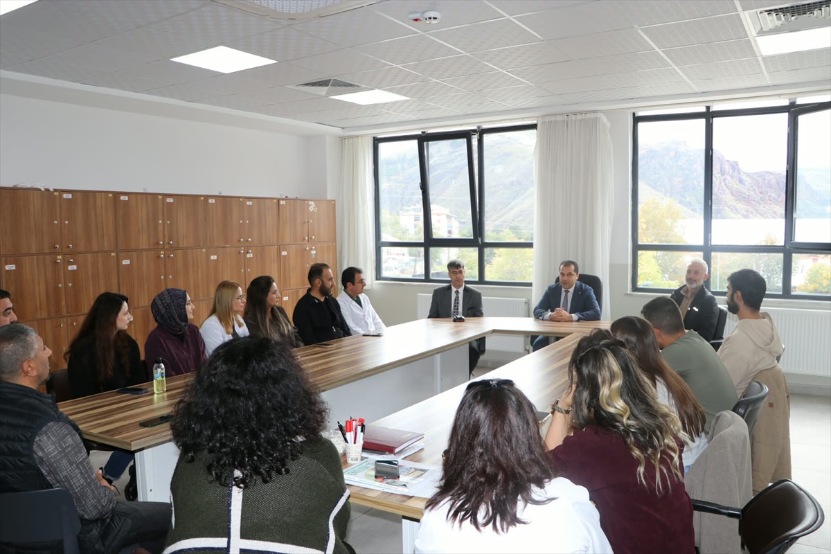 Keban Kaymakamı Muhammed Huzeyfe Onur, Çok Programlı Anadolu Lisesini ziyaret etti
