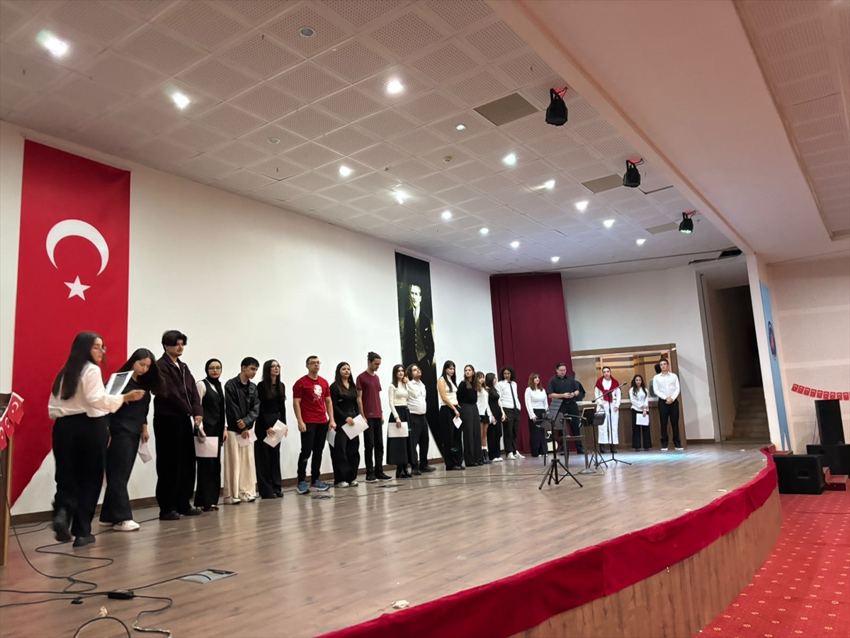 Akdeniz Üniversitesi Eğitim Fakültesinde Cumhuriyet Bayramı programı düzenlendi