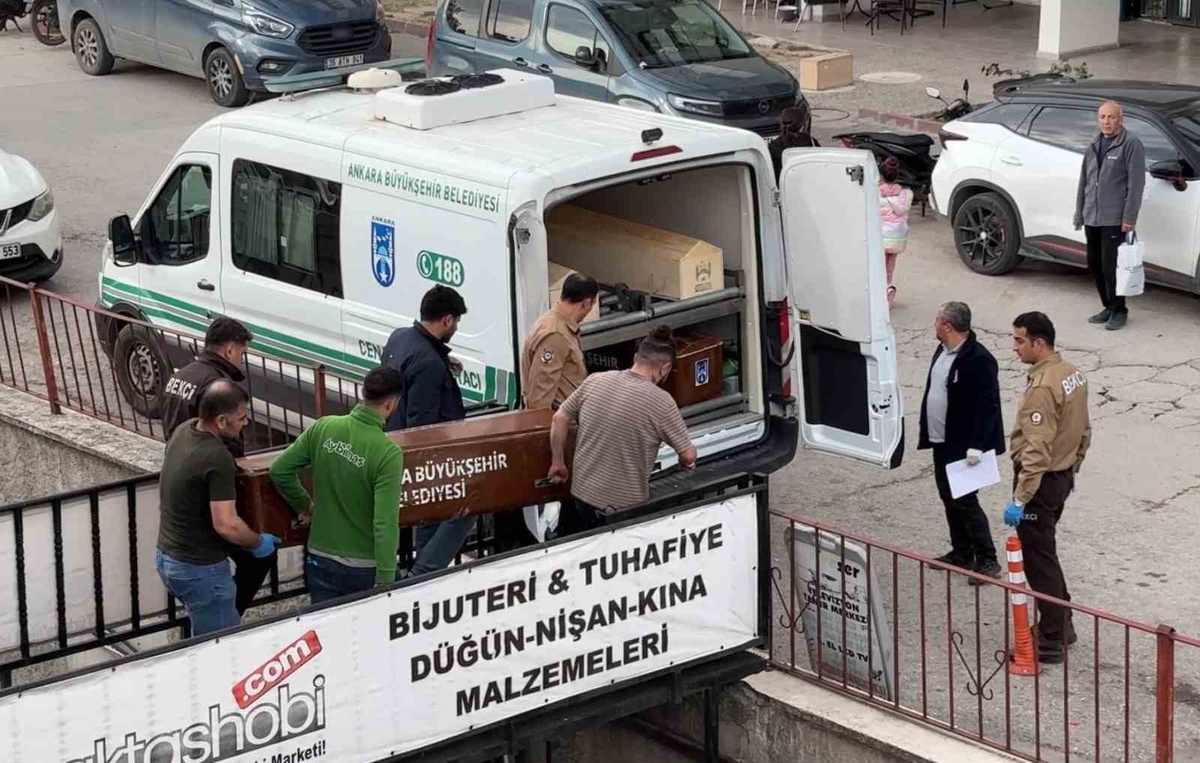 Ankara'da adam boşandığı eşini öldürüp intihar etti, cebinde not olduğu iddia edildi