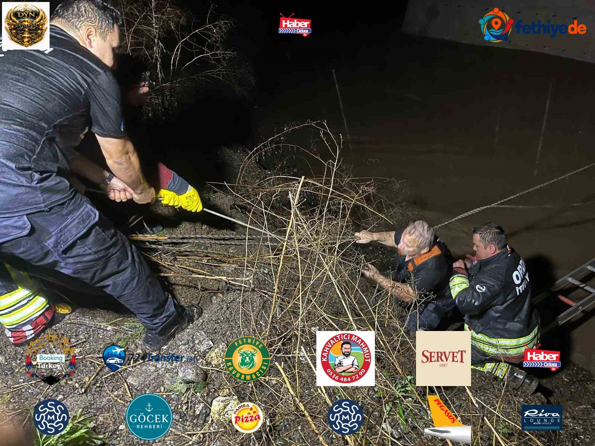 Ordu Fatsa'da ırmakta mahsur kalan mikser sürücüsünü itfaiye kurtardı