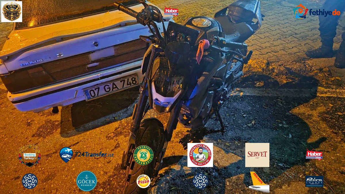Antalya Manavgat Side'de motosiklet yayaya çarptı, 2 kişi ağır yaralandı