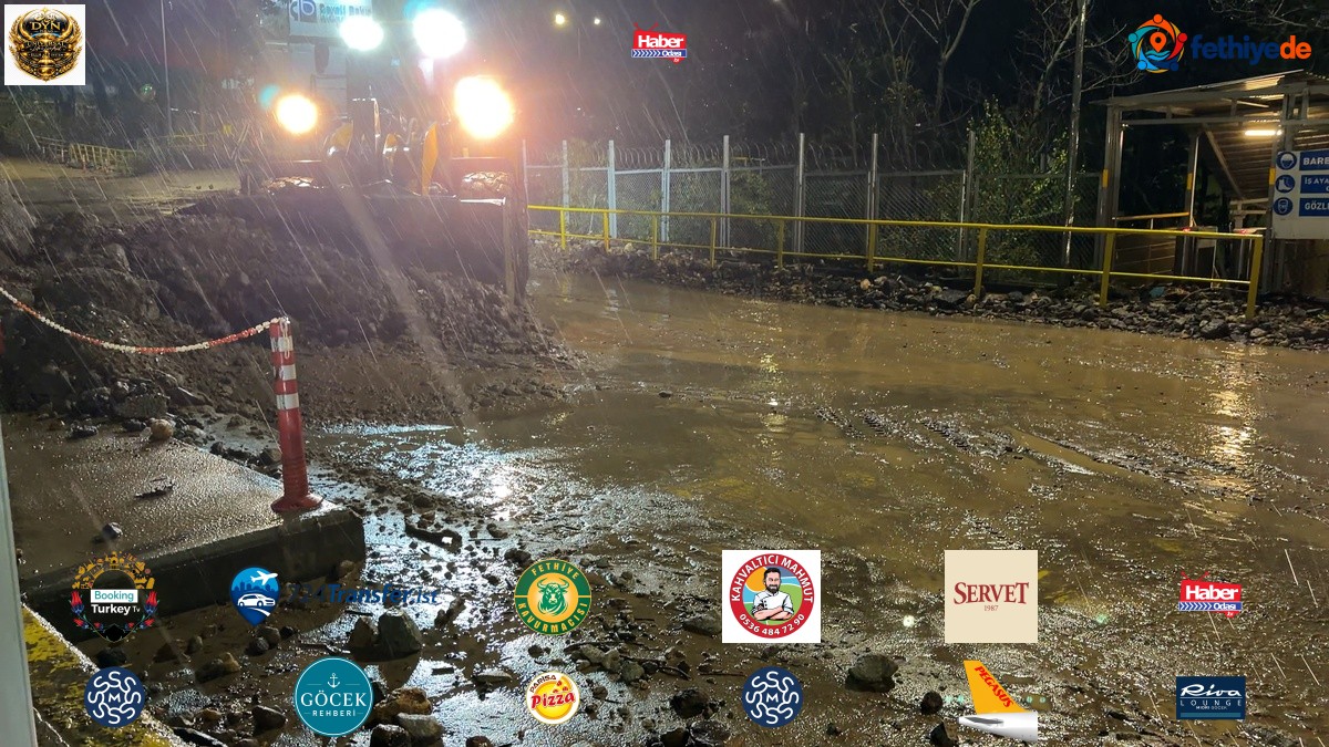 Rize Çayeli Madenli'de taşkın 3 mahallenin yolunu ulaşıma kapattı