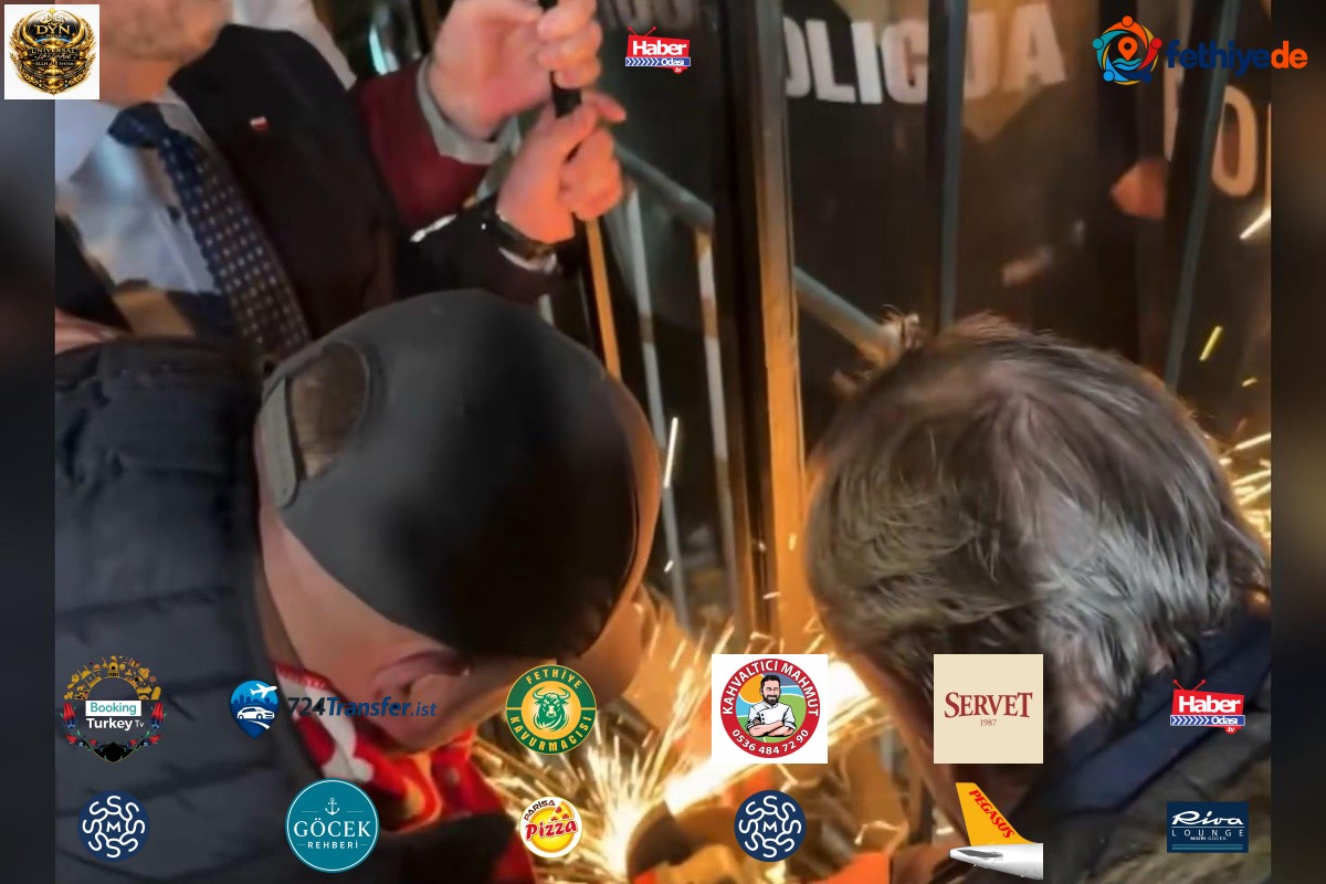 Polonya'da Anayasa Mahkemesi başkanı, zinciri keserek binaya girmeye çalıştı