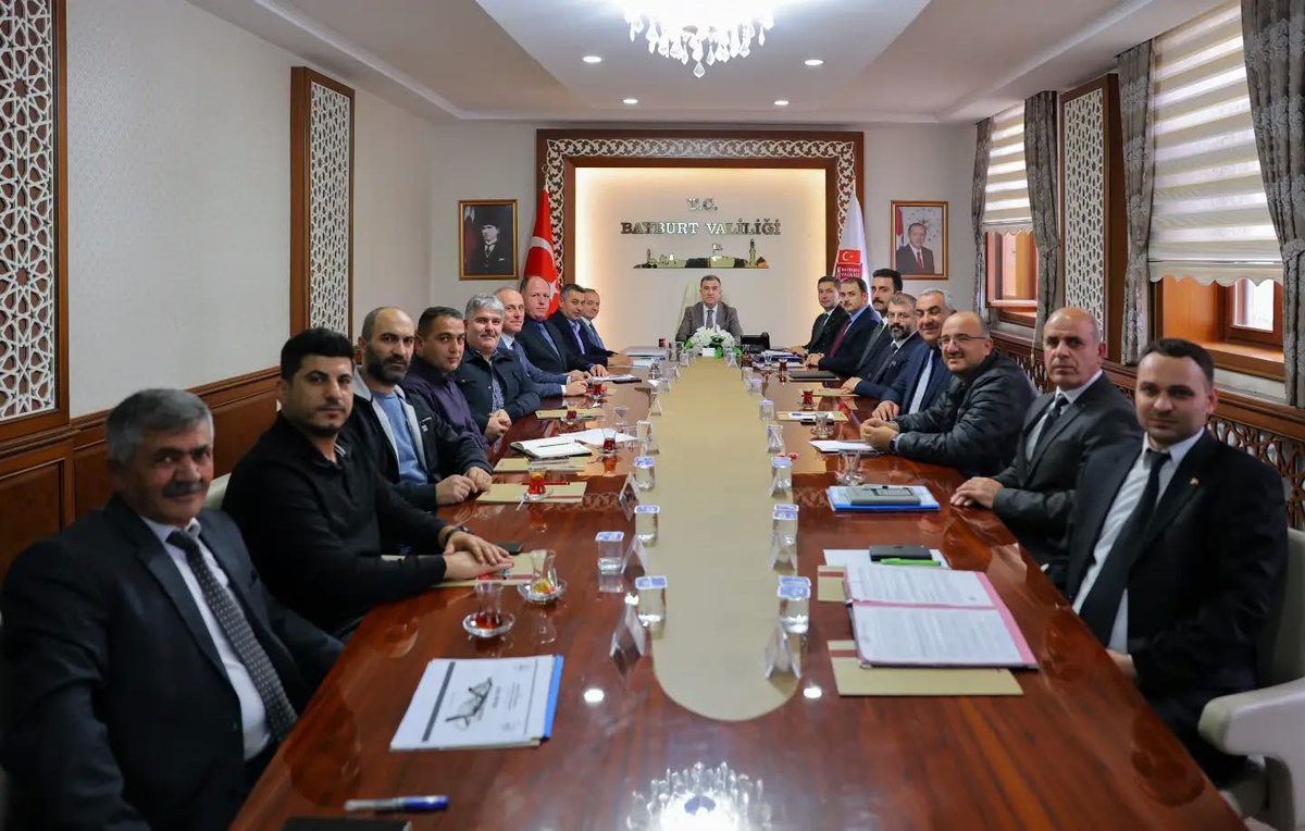 Bayburt'ta KÖYDES yatırımları Vali Eldivan başkanlığındaki toplantıda görüşüldü