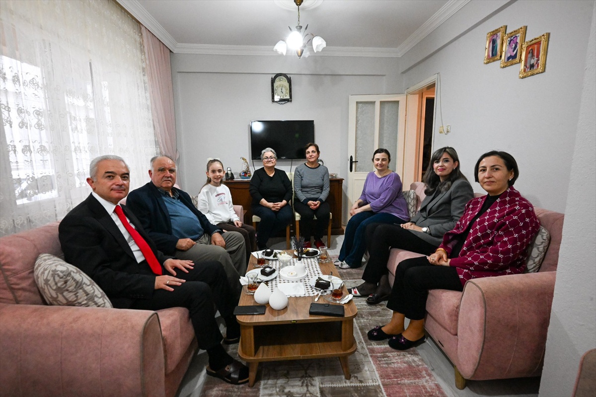 Kırklareli Valisi Turan, Demirtaş Mahallesi Muhtarı Kocabalta'yı evinde ziyaret etti