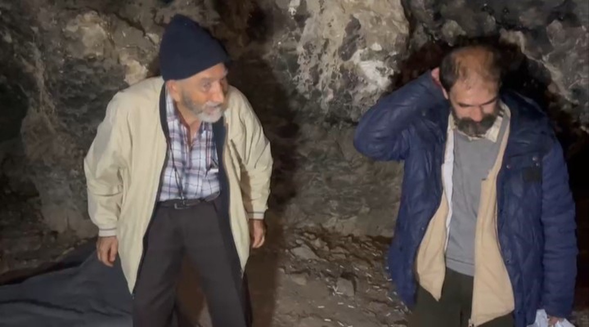 Ankara'dan gelen 83 yaşındaki baba, Uludağ'da mağarada kalan 52 yaşındaki oğluna kavuştu