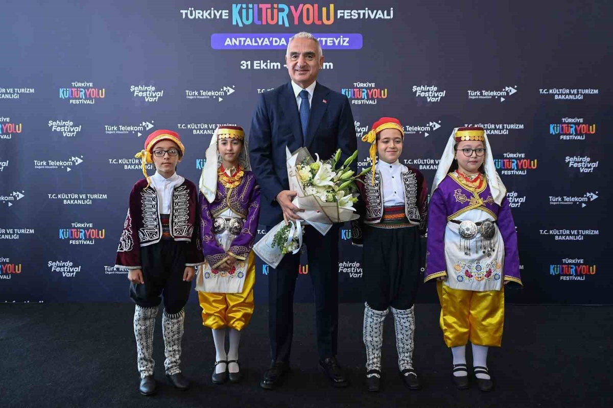 Antalya'da 9 gün sürecek Kültür Yolu Festivali 440'tan fazla etkinlikle başladı