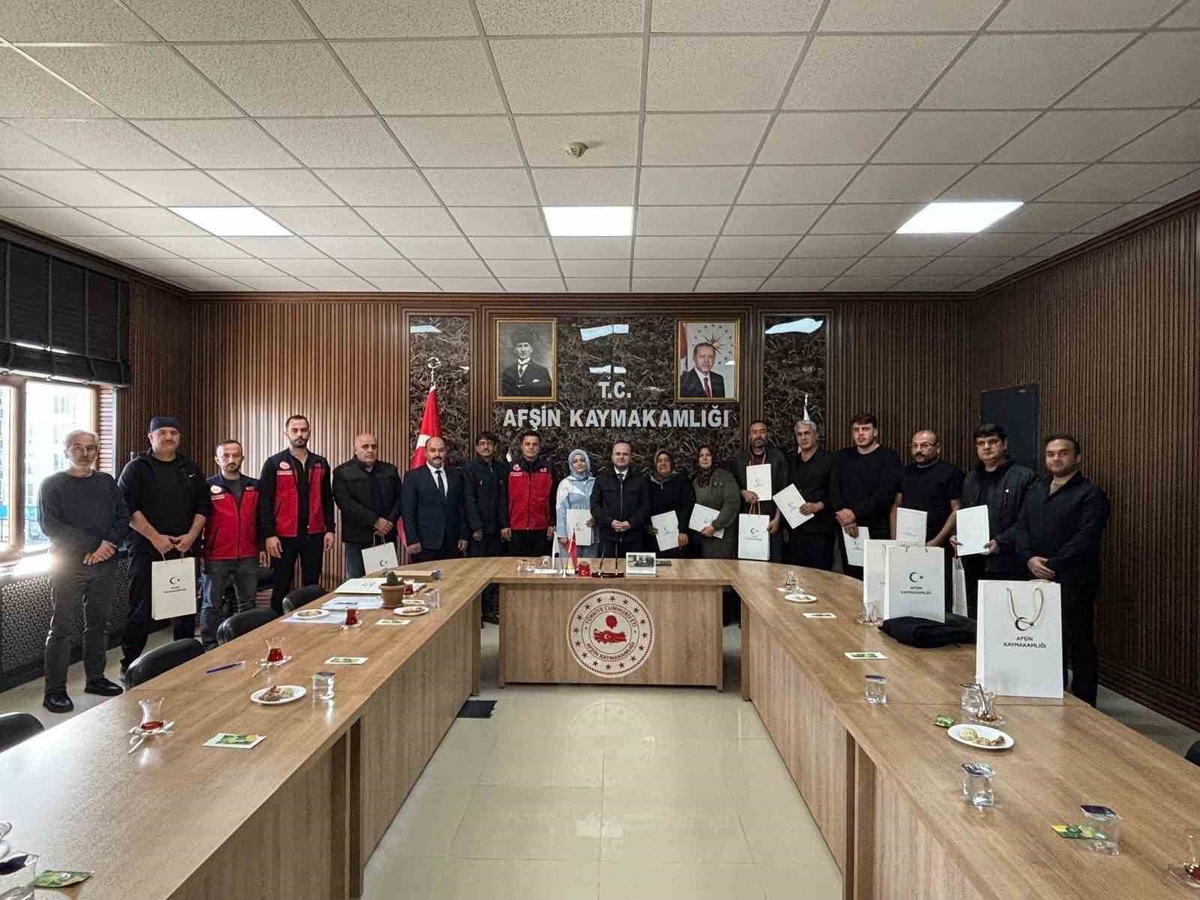 Kahramanmaraş Afşin'de 12 kursiyer sulama eğitimi sertifikası aldı