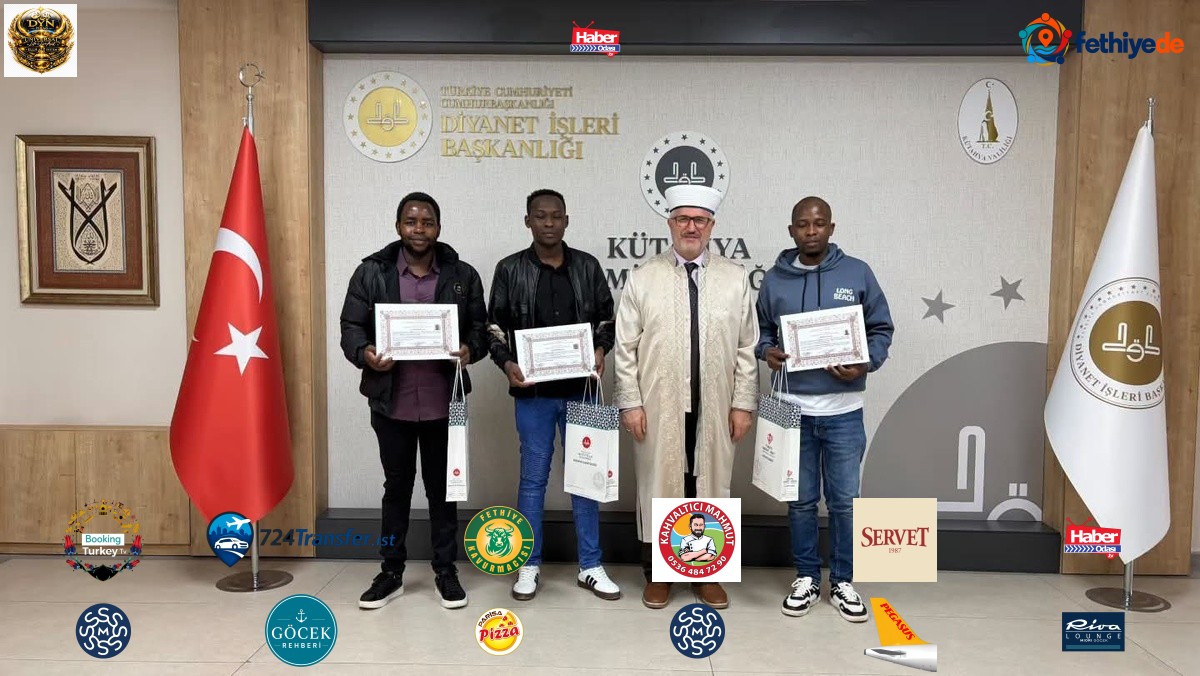 Kütahya'da porselen fabrikasında çalışan üç Kenyalı vatandaş Müslüman oldu