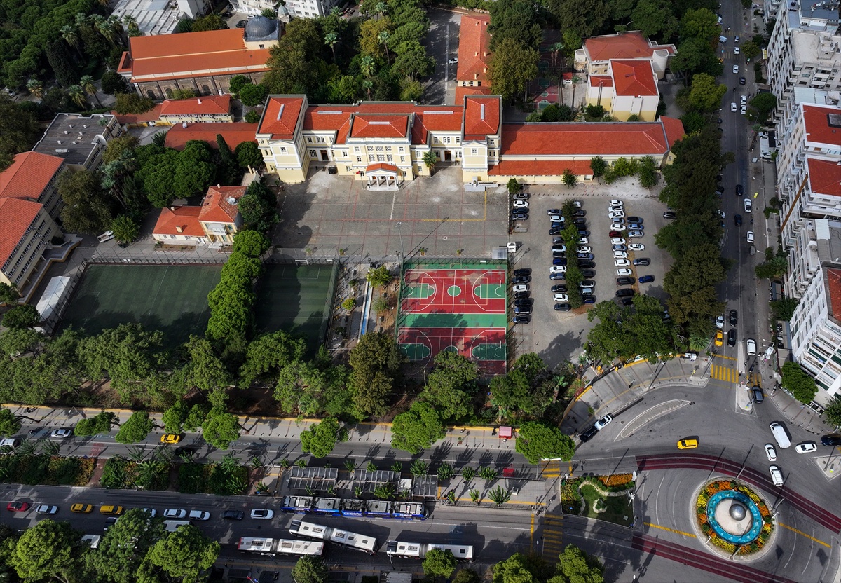 İzmir Atatürk Lisesi 140 yıllık eğitim mirasını geleceğe taşıyor