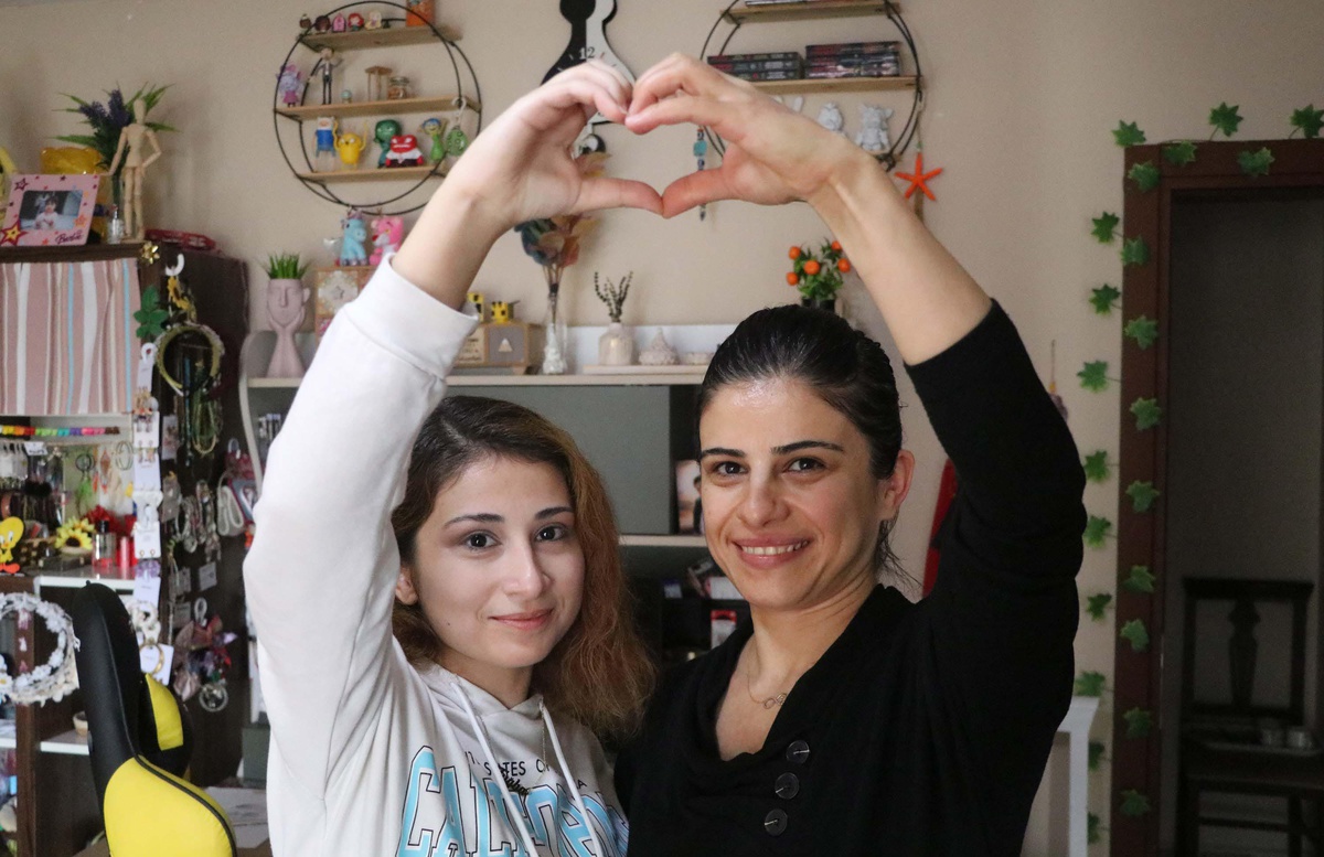 Doktorlar 'sabaha çıkmaz' demişti! Lösemiyi resimle yenen Tuğba, 14 yıl sonra İsmail YK'ya sarıldı
