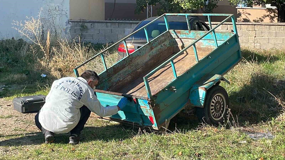 Karaman'da çalınan römork 2 ay sonra sahibinin evinin yanına bırakıldı