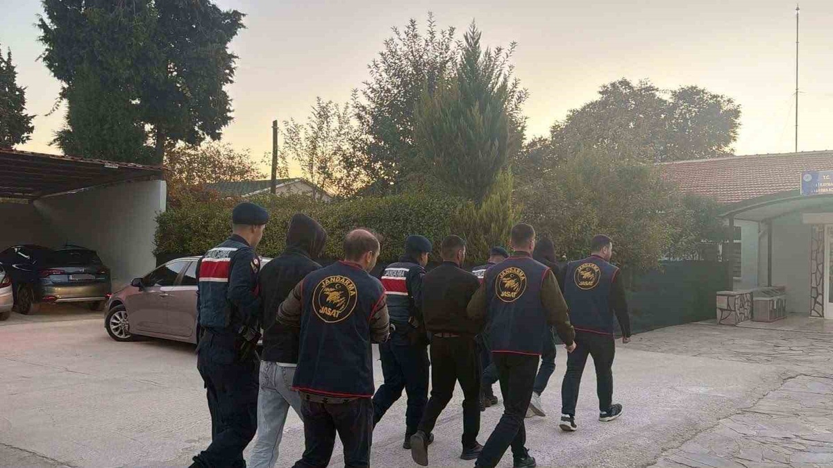 Denizli'de yaşlıları yaklaşık 4.400.000 TL dolandıran 7 şüpheli suçüstü yakalandı