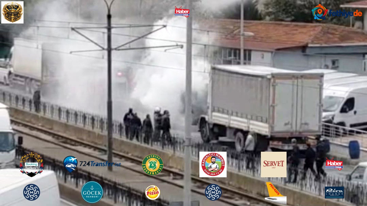 Sultangazi'de seyir halindeki kamyonda çıkan yangın itfaiye ekiplerince söndürüldü