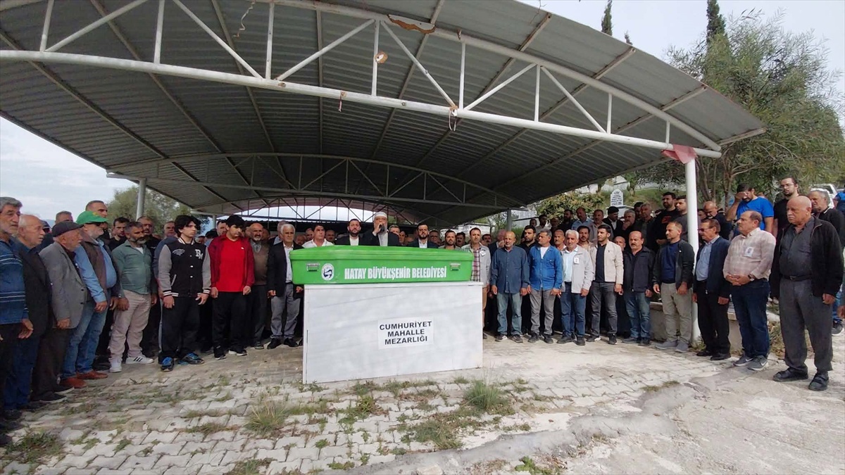 Mersin'de tadilatta çöken merdivenin altında ölen Demetgül, Hatay'da defnedildi